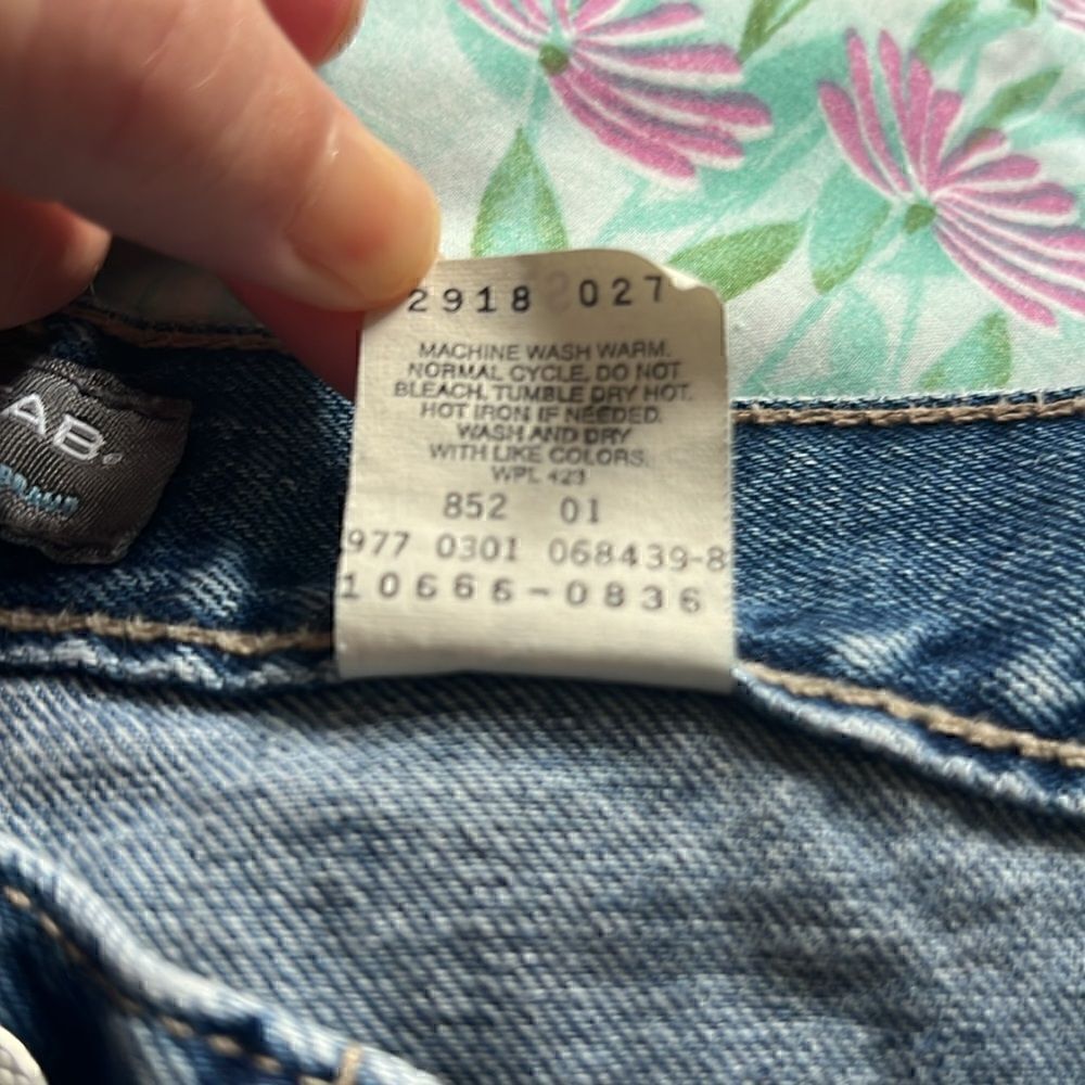 Levi’s Silvertab Cut Off Shorts - Picture 8 of 11
